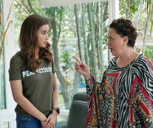 Nghe lén mẹ chồng bêu riếu chuyện phòng the của con dâu với hàng xóm, chị vợ liền có hành động đáp trả gay gắt khiến bà tái mặt