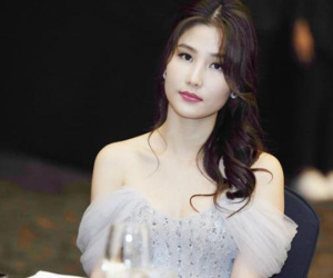 Diễm My 9X: 'Tôi cố gắng để che đậy sự mắc cỡ của mình trước đám đông và ống kính'