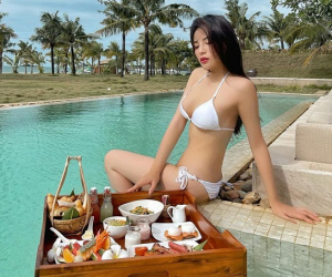 Kỳ Duyên tự tin khoe vóc dáng sexy với bộ bikini 2 mảnh