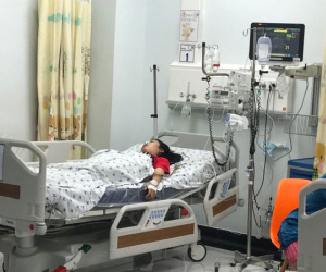 Nữ sinh 15 tuổi uống 28 viên thuốc chống trầm cảm vì bị mẹ mắng ham chơi