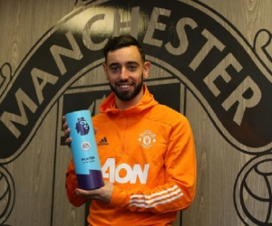 Bruno Fernandes lập kỷ lục giải thưởng Ngoại hạng Anh
