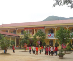100 học sinh nhập viện nghi ngộ độc khi ăn thực phẩm của đoàn từ thiện