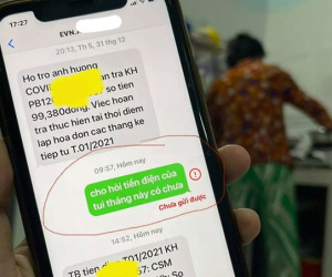Mượn điện thoại mẹ, con giật mình vì đoạn tin nhắn cực hài mẹ gửi cho 'người lạ'