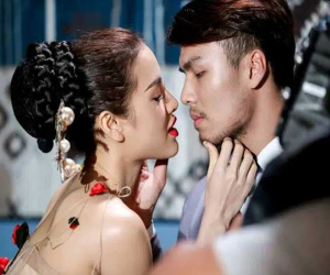 Phụ nữ thường bị tan chảy trước cử chỉ 'yêu thương' này của đàn ông mà không biết đó là 'viên đạn bọc đường' cần tránh xa kẻo khổ