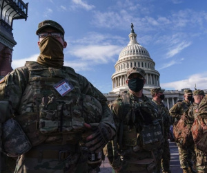 FBI điều tra lý lịch vệ binh quốc gia do lo ngại 'tay trong' tấn công