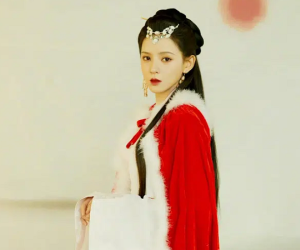 Trương Dư Hi cosplay Vương Chiêu Quân được khen đẹp nức nở, có đủ vượt qua Dương Mịch không?