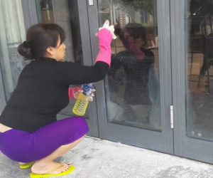 Một gia đình bị tạt sơn, mắm tôm 8 lần trong một tháng