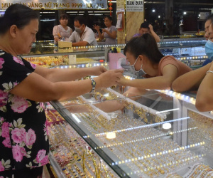 Giá vàng hôm nay 19-1 bứt phá đi lên, bất chấp USD tăng giá