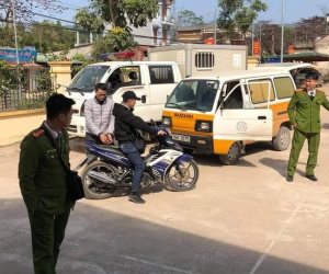 Bắt 2 đối tượng ngang nhiên đi ô tô trộm chó xuyên các tỉnh giữa ban ngày