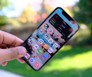 Giá iPhone 12 Mini và iPhone 12 chạm đáy