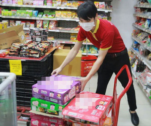 Người đàn ông với câu chuyện 2 hộp mì ngon nhất cửa hàng và câu nói bất ngờ khiến cậu nhân viên bật khóc trong đêm giao thừa