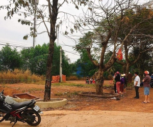 Phát hiện thi thể nam giới đã phân hủy nhiều ngày trong bụi cỏ