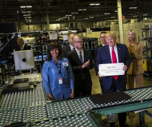 Tim Cook tặng cựu Tổng thống Mỹ Donald Trump chiếc Mac Pro trị giá 6.000 USD