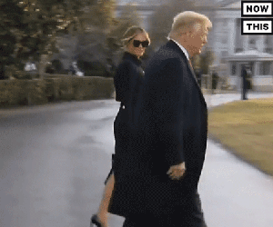 Trong khoảnh khắc cuối trước lúc rời khỏi Nhà Trắng, cựu Đệ Nhất Phu Nhân Melania Trump gây bất ngờ vì có hành động đặc biệt khác lạ với chồng