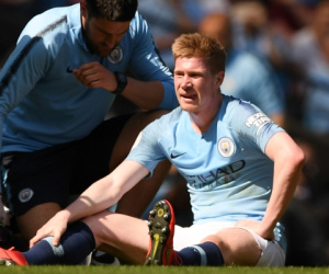 De Bruyne bị đau rời sân, Pep Guardiola không khỏi lo lắng