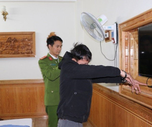 Bắt giữ 2 thanh niên lắp camera quay lén trong nhà nghỉ để tống tiền