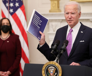 Tổng thống Biden ký sắc lệnh siết chặt những người đến Mỹ