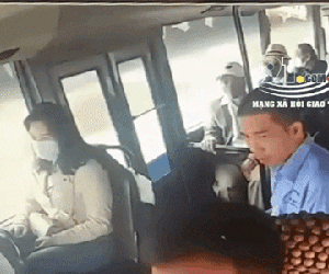 Video: Thót tim khoảnh khắc xe buýt lật kinh hoàng, hành khách đổ ào về một bên hoảng loạn kêu cứu