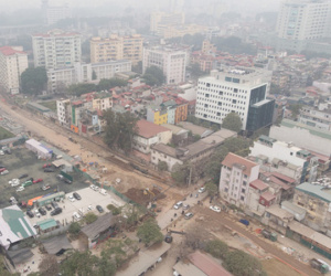 Công trình ngổn ngang tại con đường dài 1,3km 'treo' gần 20 năm giữa Thủ đô khiến người dân khó chịu khi đi qua