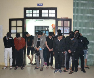 Kiểm tra nhà nghỉ lúc nửa đêm phát hiện 22 nam nữ dương tính ma túy