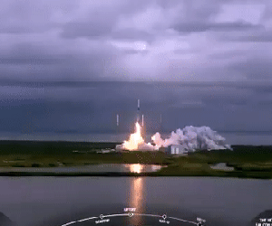 SpaceX lập kỷ lục phóng 143 vệ tinh cùng lúc lên vũ trụ