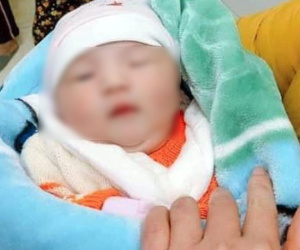 Bé gái sơ sinh nặng 4 kg bị bỏ rơi ở lề đường kèm lá thư 'nhờ nuôi giúp cháu khôn lớn'