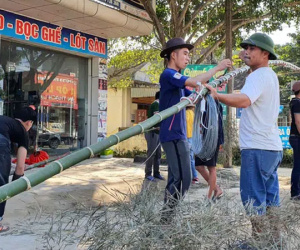 Dựng cây nêu chơi tết, 3 người bị điện giật thương vong
