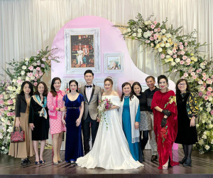 Hồng Nhung công khai sánh đôi bên bạn trai ngoại quốc, bạn trai bác sĩ có mặt trong đám cưới con gái Thanh Lam