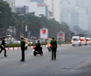 Xử lý người đi xe máy lao theo đoàn xe phục vụ Đại hội Đảng XIII