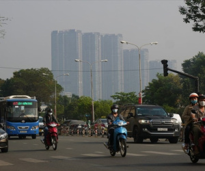Bầu trời TP.HCM mù mịt do ô nhiễm không khí
