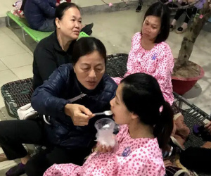 Nàng dâu khiến hội chị em ghen tị nhất đầu năm, nhìn ánh mắt ghen tị của mọi người xung quanh cũng đủ biết thế nào