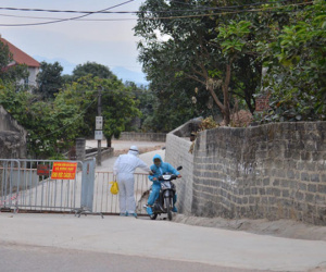 Phong tỏa thôn Kim Điền - Hải Dương liên quan BN 1552: Cuộc sống hàng ngày bị đảo lộn, người dân đeo khẩu trang cả ở trong nhà để phòng dịch