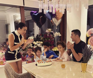 Ronaldo vi phạm quy định Covid-19 để tổ chức sinh nhật cho bạn gái?