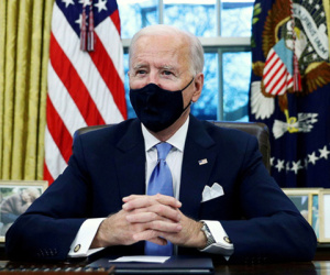 Tổng thống Biden ký sắc lệnh đảo ngược chính sách thời ông Trump, cộng đồng LGBT mừng thầm