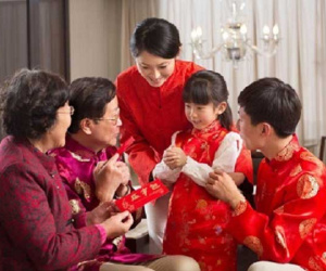 Lì xì cháu chồng 1 triệu không được mừng lại, vợ nói ra bị mắng là sống 'chi li'