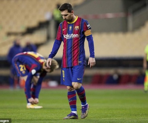 Barcelona trả giá đắt vì Messi