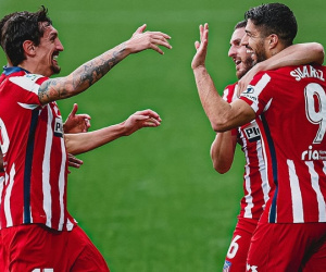 Suarez sút phạt thần sầu, Atletico bỏ xa Real 10 điểm