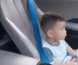 'Thủ môn quốc dân' Bùi Tiến Dũng cùng cháu và bạn gái mẫu Tây đi dạo phố nhưng giá trị chiếc xe mới khiến dân tình sửng sốt