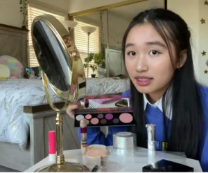 Nổi tiếng với mặt mộc, Jenny Huỳnh lần đầu make-up nhưng kết quả có hơi sai sai