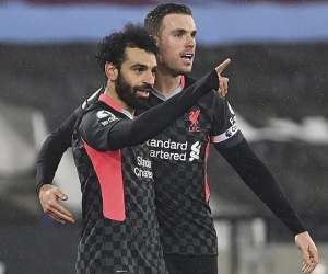 Salah giật ba điểm cho Liverpool