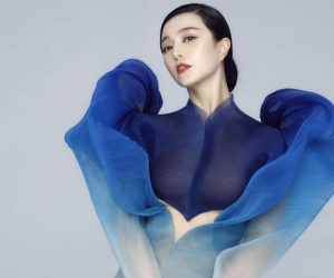 Tưởng hết thời vì scandal, Phạm Băng Băng vẫn được thương hiệu xa xỉ 'nài nỉ' mặc thiết kế giới hạn, chụp hình tại nhà