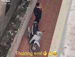 Thanh niên về quê bất ngờ bị bố cấm cửa, bắt đi nơi khác ăn Tết chỉ vì 'thấy mày ho liên tục cả tuần' khiến dân tình cười 'ná thở'