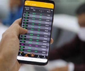 VN-Index lên sát 1.100 điểm