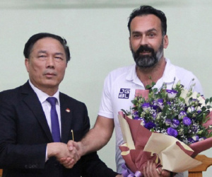 NÓNG: HLV châu Âu bị bầu Đệ sa thải tuyên bố thắng kiện, CLB Thanh Hóa phải đền tiền tỷ?