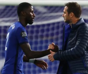 Hậu vệ Chelsea bác bỏ thông tin 'phản thầy'