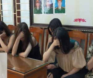 Nữ tiếp viên quán karaoke được mời 'tiệc ma túy' cùng khách