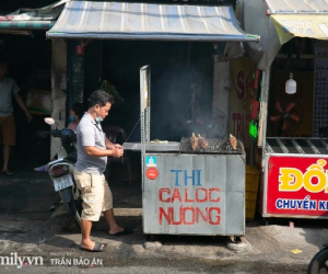 Phố cá lóc nướng tại Sài Gòn mọi năm cúng ông Táo tự tin bán hàng nghìn con, hốt cả nửa tỷ đồng chỉ trong vài giờ, nhưng năm nay cảnh tượng thật sự bất ngờ!