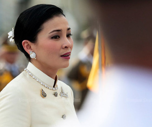 Tình trạng hiện tại của Hoàng hậu Suthida khiến dân chúng lo lắng sau khi Vua Thái tấn phong Hoàng quý phi thành Hoàng hậu thứ 2
