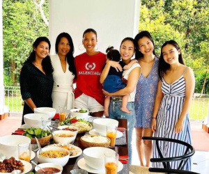 MC Hoàng Oanh hội ngộ Thu Minh tại biệt thự của Bằng Lăng ở Singapore, than thở 'thèm món Việt Nam khủng khiếp'