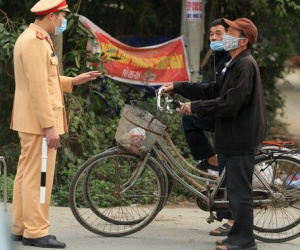 Người dân từ TP.HCM, Hà Nội... về quê ăn tết, các địa phương cách ly như thế nào?